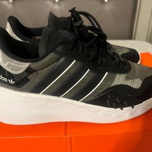 Adidas Originals Choigo Camo Women’s Size 7 .5 Black Running Shoes FY6503